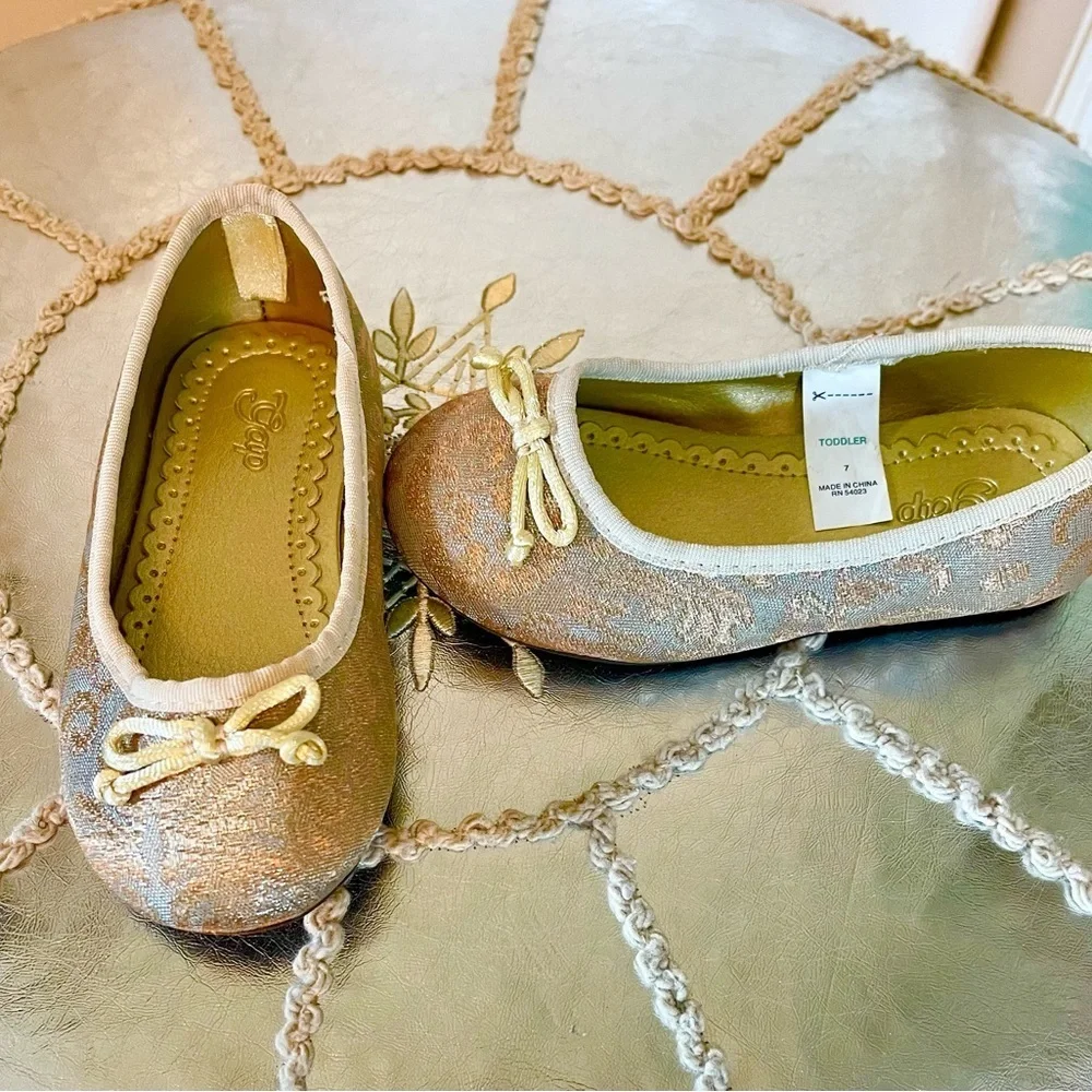 GAP Gold slip on toddler shoes size 7